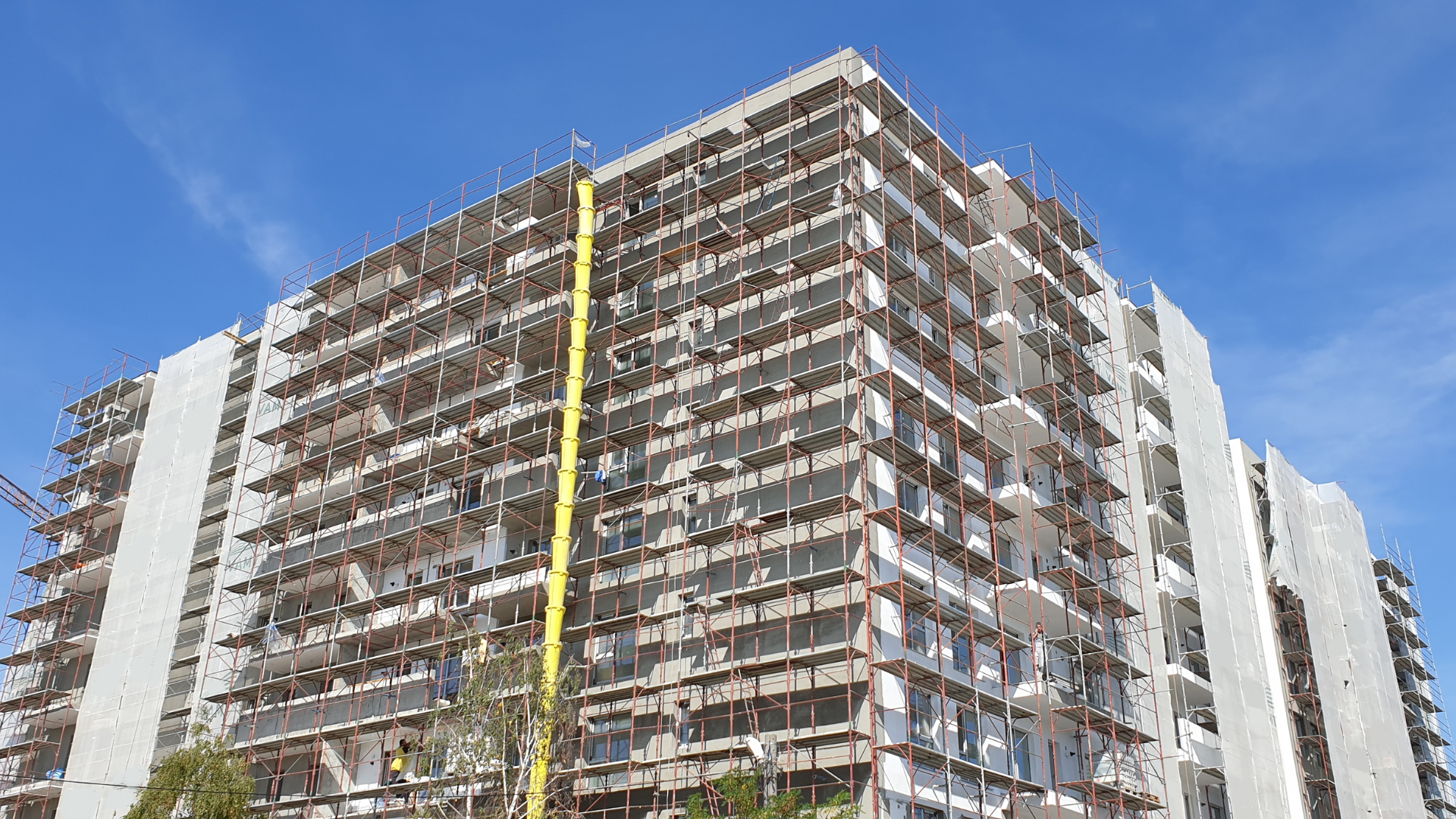 Inchiriere cofraje Prahova 4 Inchiriere schela metalica Prahova, schela montata pe fatada